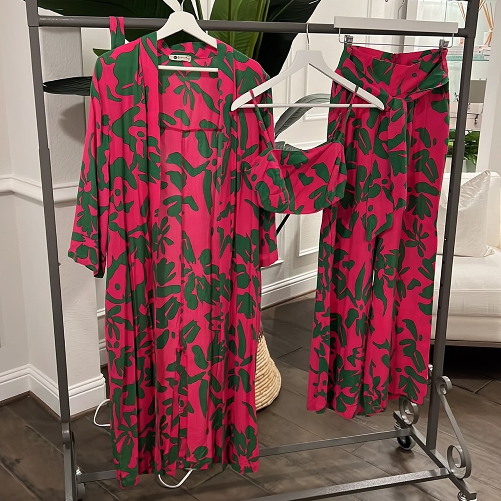 Unique robe, pants and bra set - Picture 12 of 16